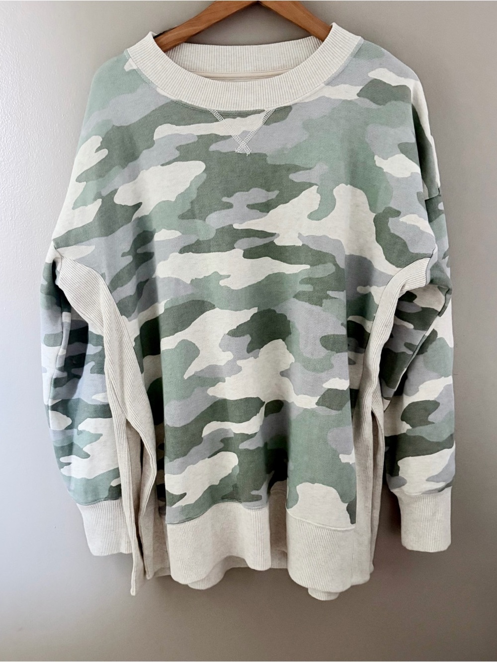 Aerie Camo Oversized Sweatshirt Medium Green Gray Camouflage Pullover Split Side